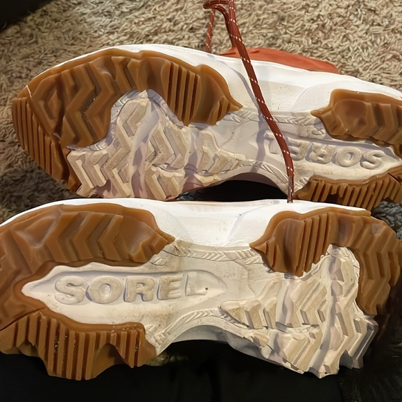 Size 8 waterproof Sorel Kinetic Breakthru Caribou WP - Picture 3 of 4